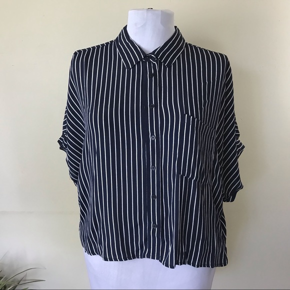 Forever 21 Tops - F21 Blue And White Stripe Button Down Crop Top